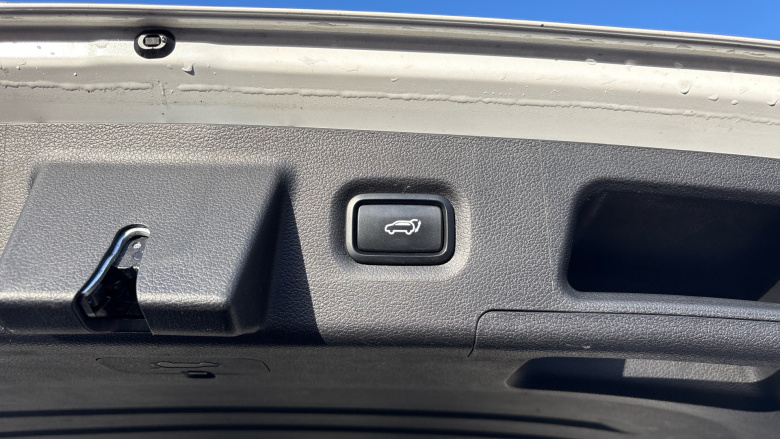 Hyundai SANTA FE 1.6 TGDi Plug-in Hybrid Ultimate 5dr 4WD Auto Estate